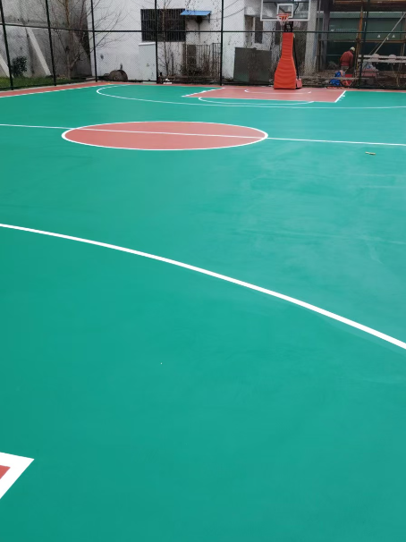 马关 球场长期使用易出现地面开裂